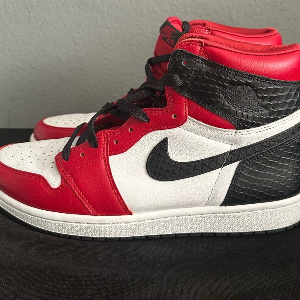 Nike Air Jordan 1 Retro High OG “Satin Snake” (Black/White/Gym Red) sz 11.5 wmns